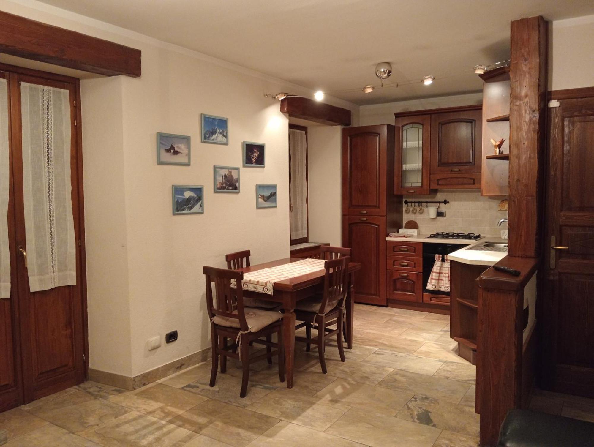 Mansarda Monte Bianco Apartment La Salle Exterior photo